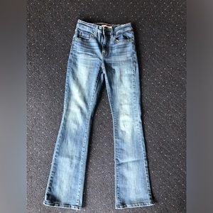 Levi’s 725 High Rise Bootcut Jeans, Medium Wash.. Waist 26, Length 32